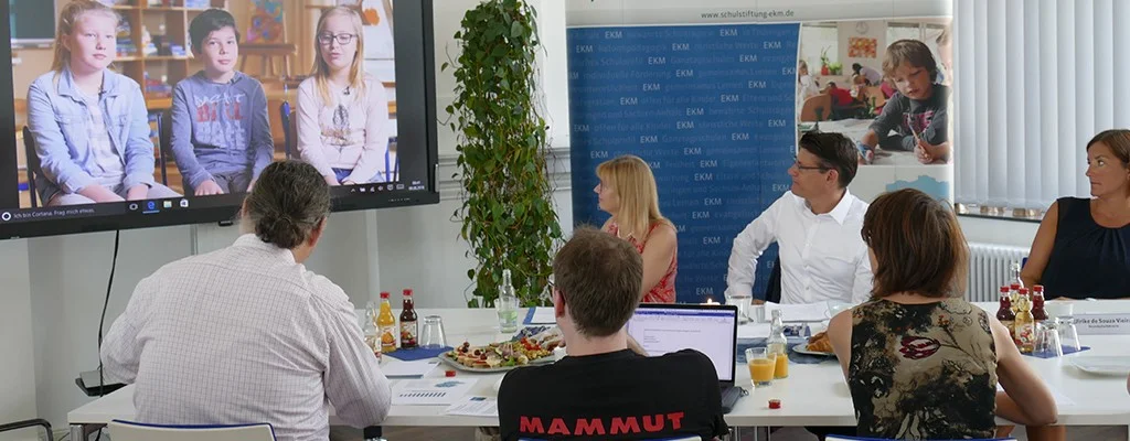 Oberkirchenrätin Martina Klein und Stiftungsvorstand Marco Eberl gestalteten jedes Jahr gemeinsam die Pressekonferenz zum Schuljahresbeginn.